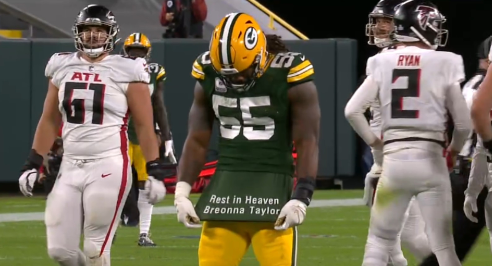 PHOTO Za'Darius Smith Wearing A Rest In Peace Breonna Taylor Shirt Under His Jersey