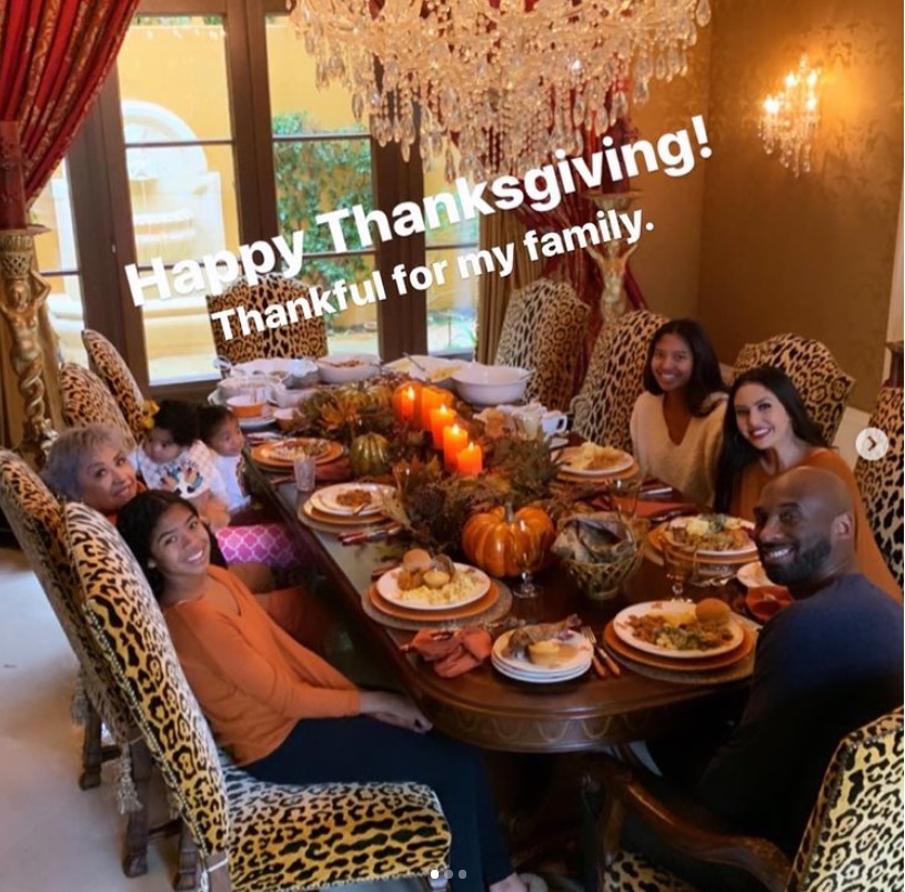 PHOTO Kobe And Vanessa Bryant Eating Dinner With Sofia Lane