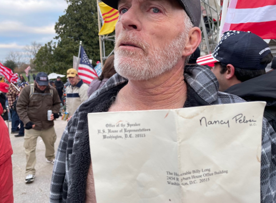 PHOTO Trump Supporter Took Personalized Envelope Off Nancy Pelosi's Desk