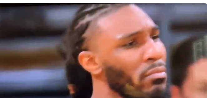 PHOTO Jae Crowder Couldn't Believe Lebron Asked The Ref To Review Foul Call
