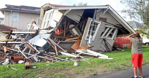 PHOTO Man Looks At His Mobile Home From The Street Leveled By Hurricane Ida In Laplace