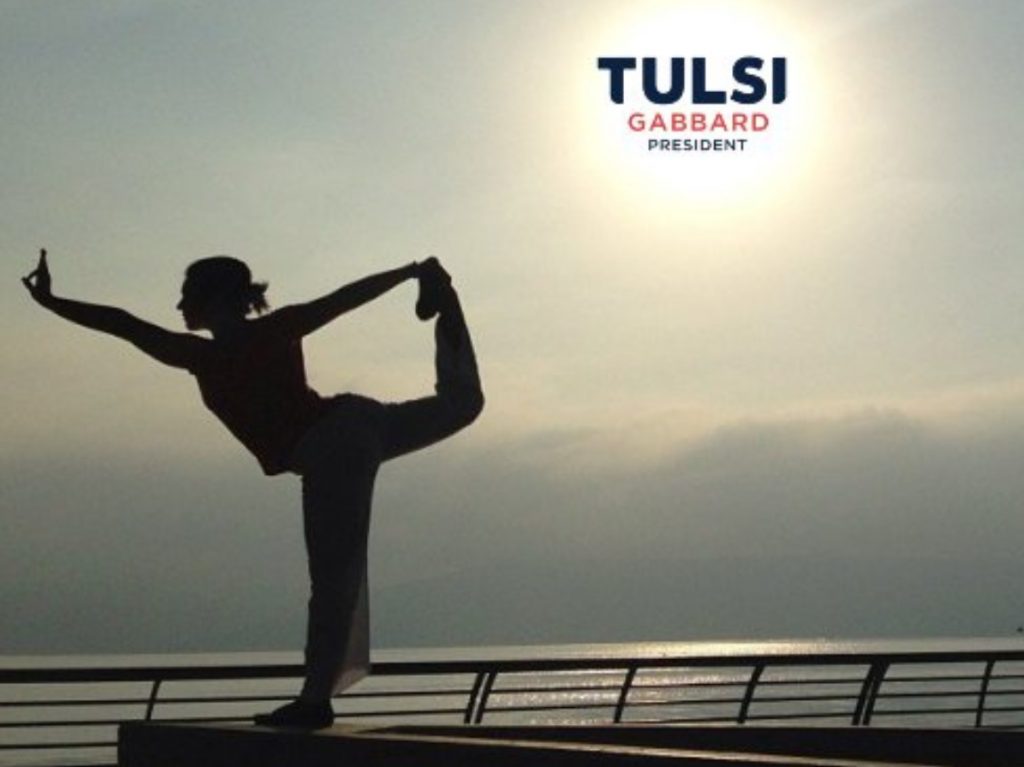 PHOTO Tulsi Gabbard Looking Hot Doing Yoga