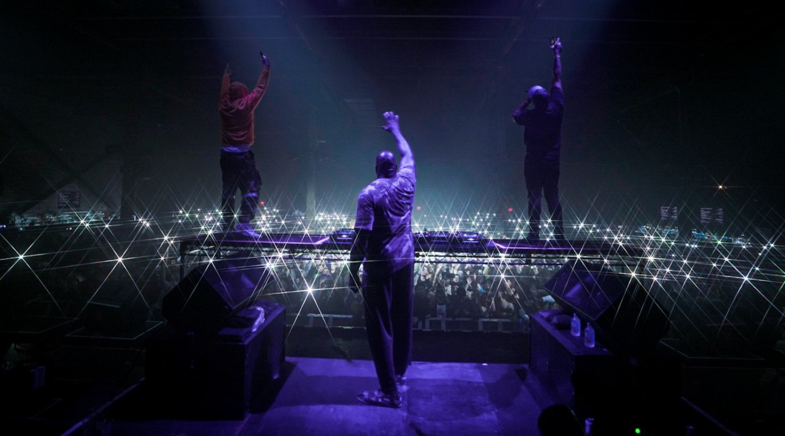 PHOTO All Of The Lights Playing While Shaq Pumps Up Crowd For Kobe Bryant