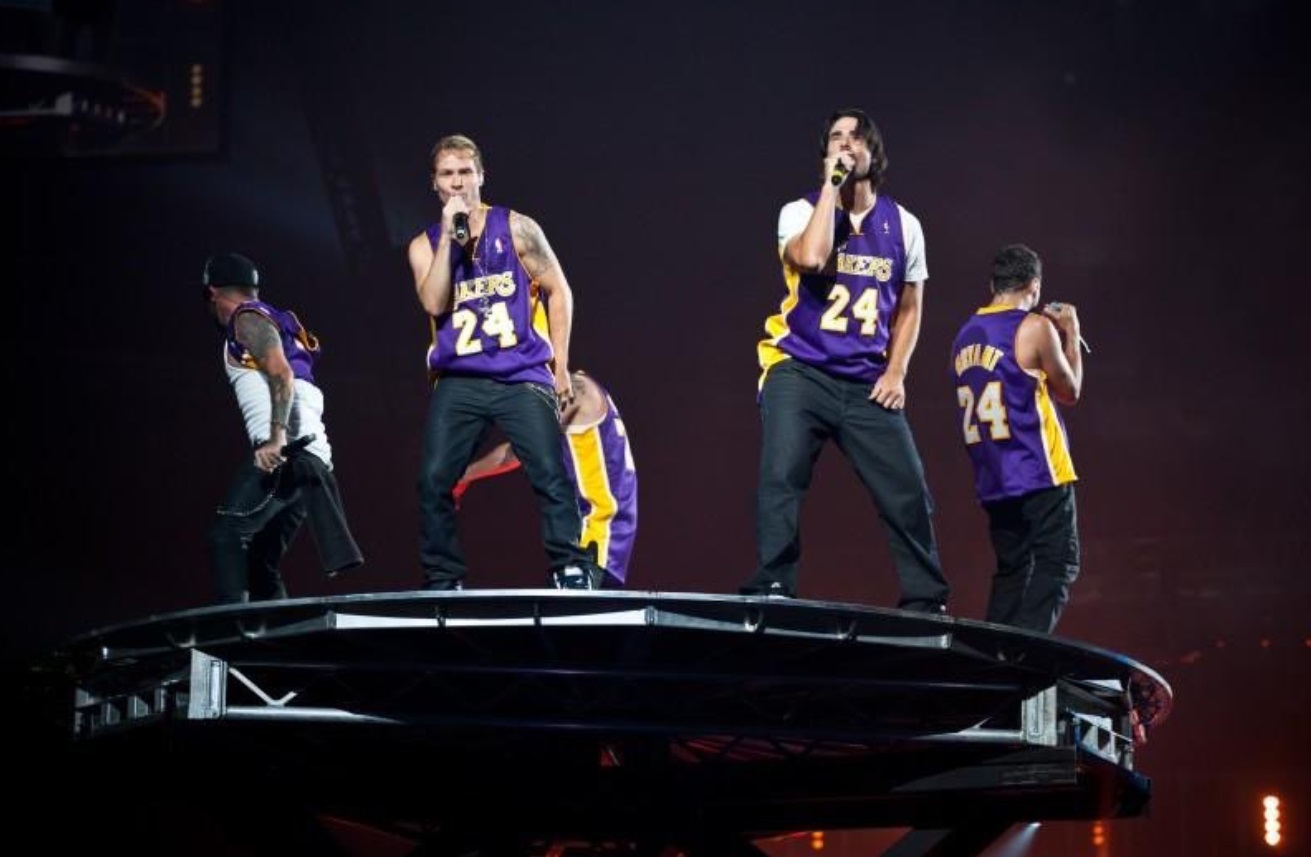 PHOTO Backstreet Boys Performing In Kobe Bryant Jerseys