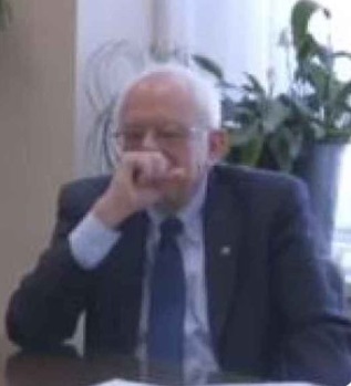 PHOTO Bernie Sanders Covering His Face To Pretend He''s Not Laughing