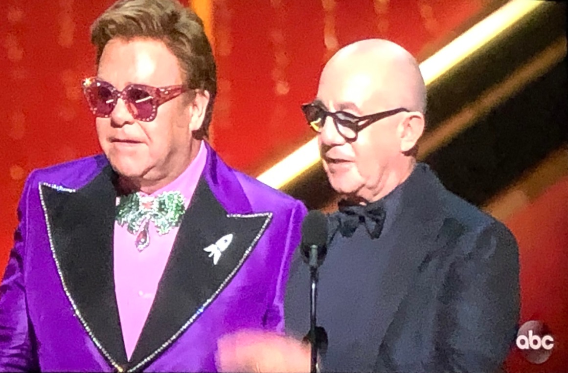 PHOTO Elton John At Oscars In Purple Rocket Suit