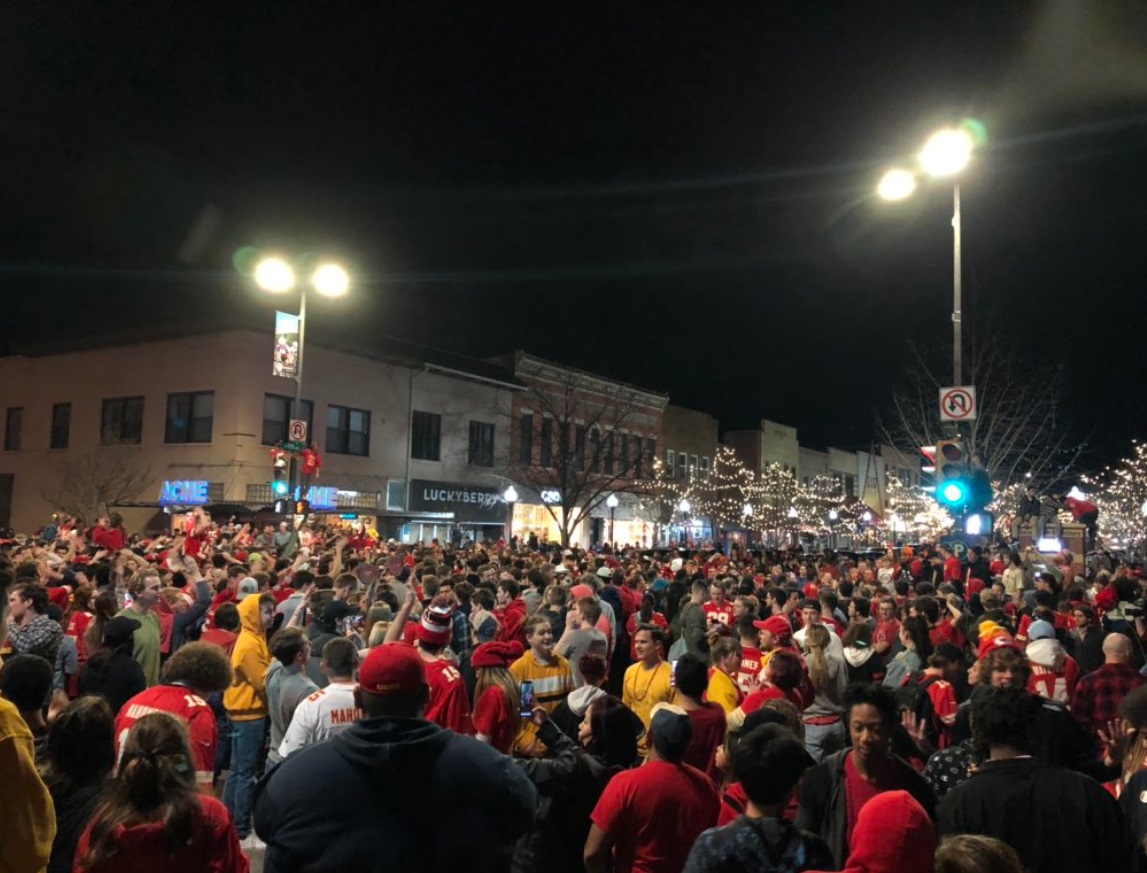 PHOTO Huge Crowd Floods The Streets In Lawrence Kansas To Celebrate Chiefs Winning Super Bowl