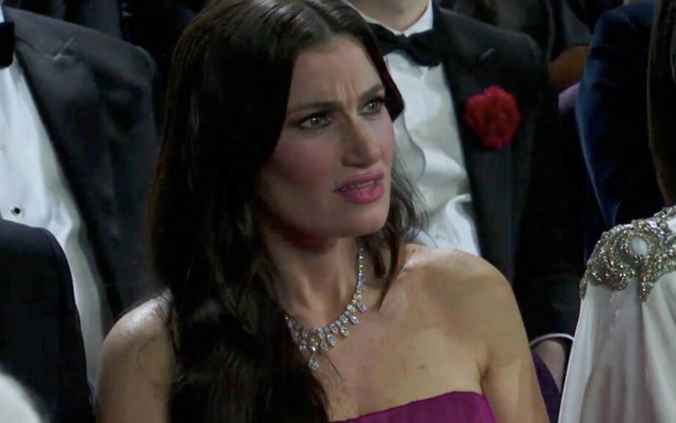 PHOTO Idina Menzel Watching The Oscars Like What Is Going On