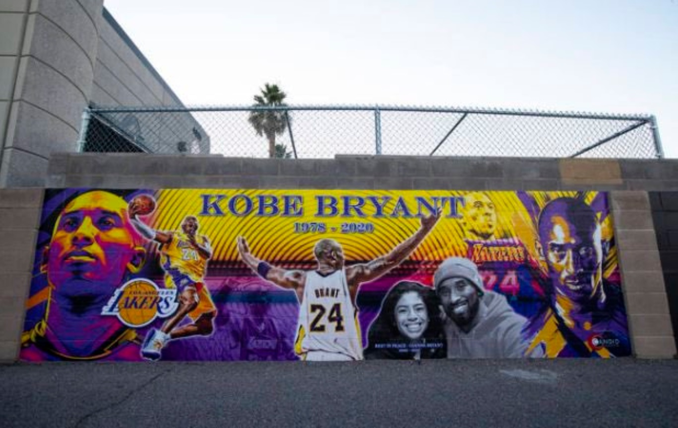PHOTO In Memory Of Kobe Bryant Mural In Los Angeles