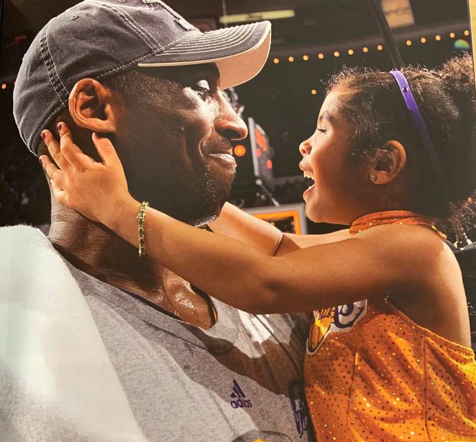 PHOTO Kobe Bryant's Daughter Touching His Sweaty Face