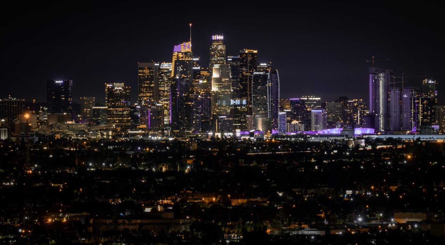 PHOTO Los Angeles Skyline Lit Up For Kobe Bryant