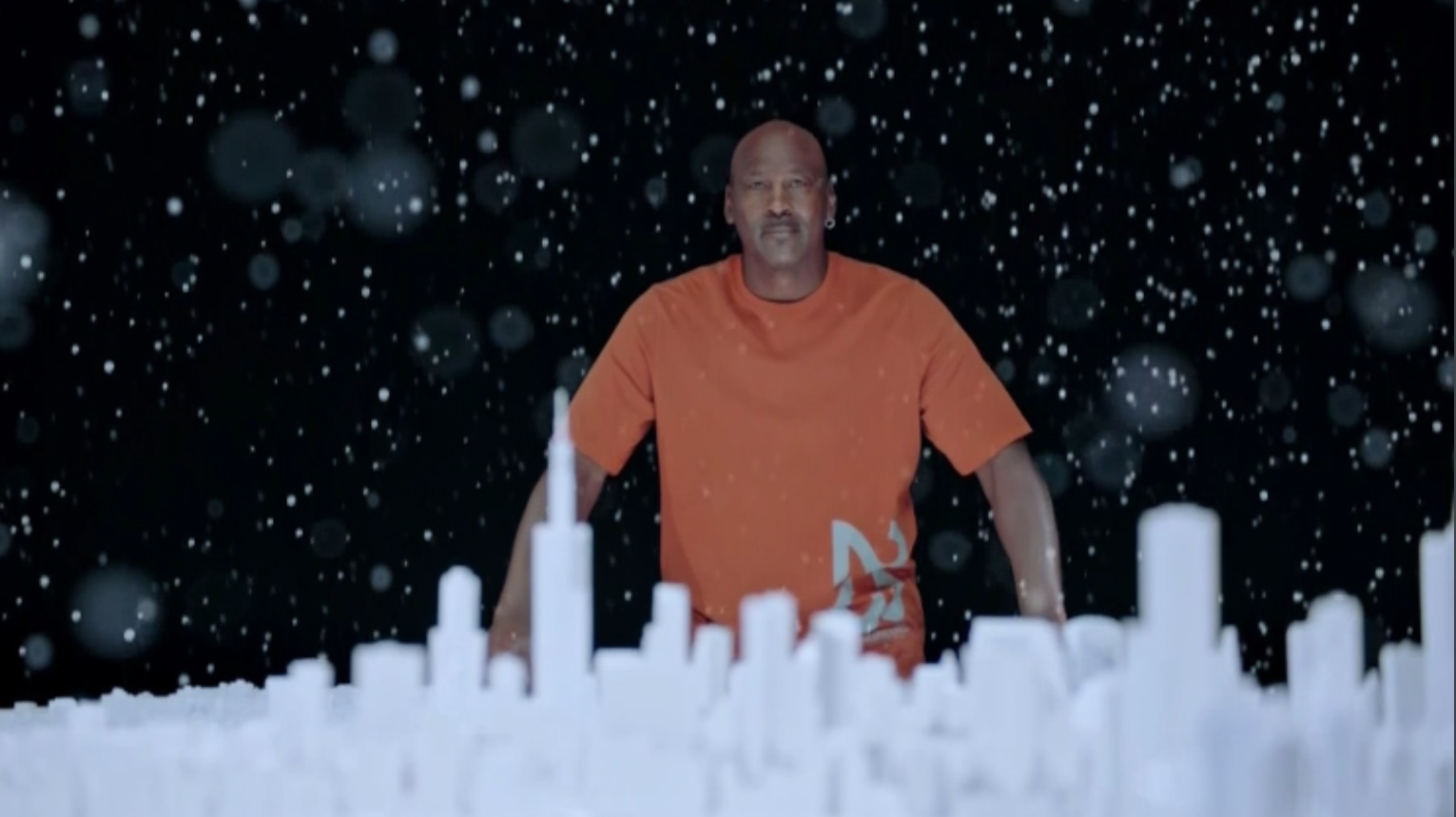 PHOTO Michael Jordan Peering Over A Silhoutte Of Chicago Before All-Star Game