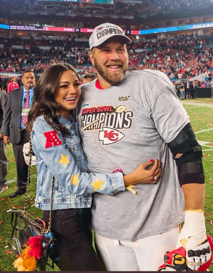 PHOTO Mitchell Schwartz With His Very Hot Burnette Girlfriend After Winning Super Bowl