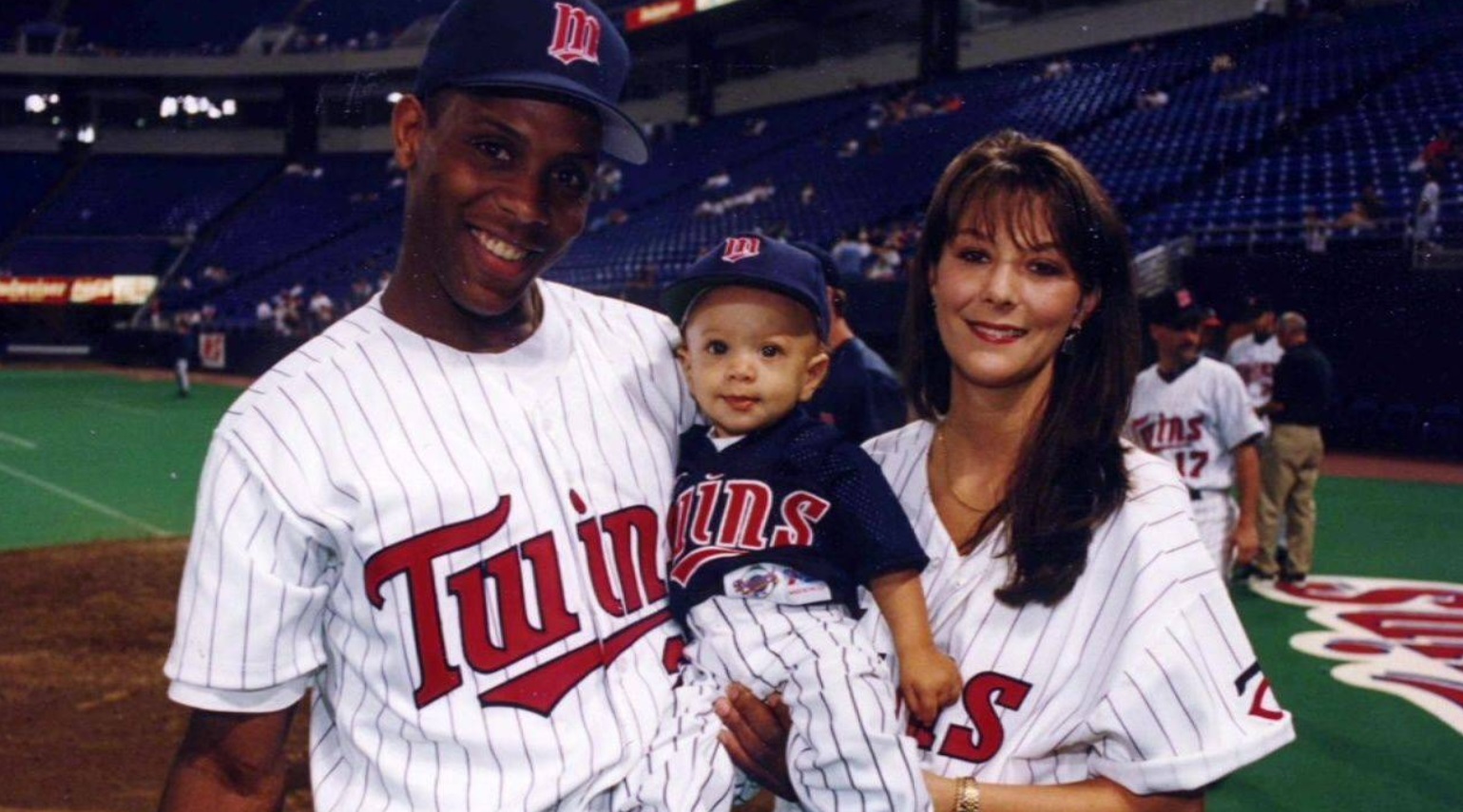 PHOTO Patrick Mahomes As A Toddler In A Full Minnesota Twins Outfit