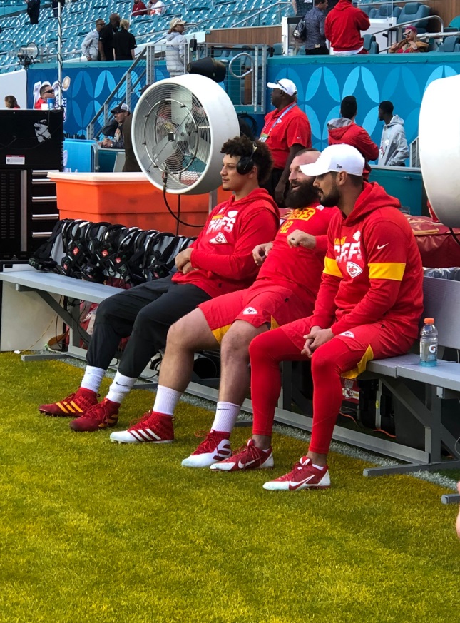 PHOTO Patrick Mahomes Calmly Listening To Music With Headphones With No Cares In World Before Super Bowl