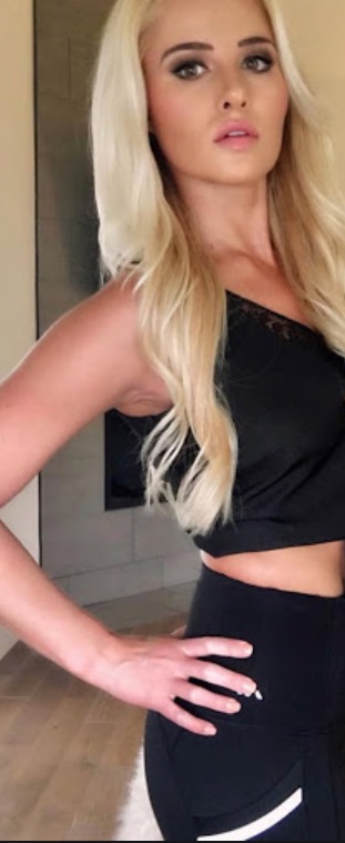 PHOTO Tomi Lahren Looking Hot In All Black