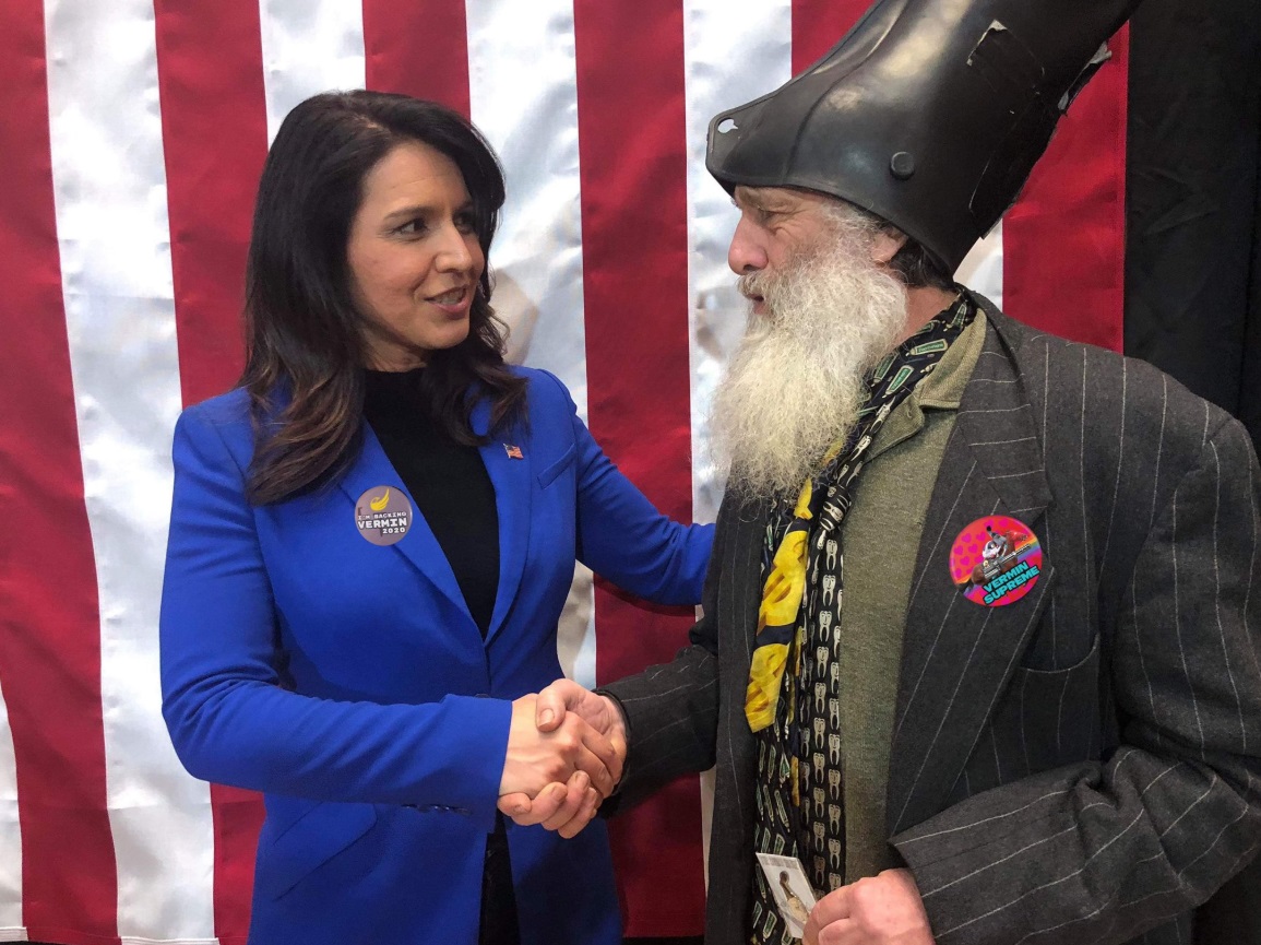 PHOTO Tulsi Gabbard Shaking Hands With Bearded Guy At Campaign Event