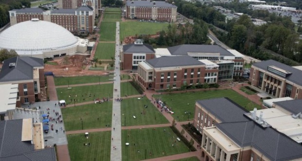 PHOTO Hundreds Of Students Walking Around Liberty University Campus After It Re-Opens
