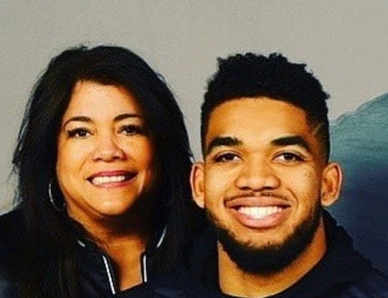PHOTO Karl Anthony Towns With His Mother