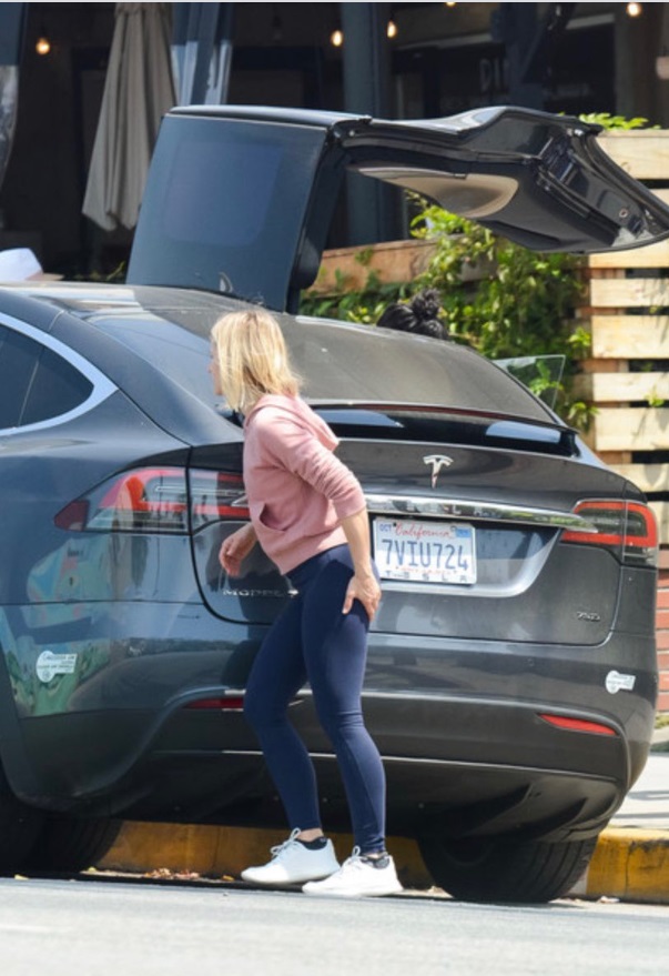 PHOTO Kristen Bell Getting Out Of Her Tesla Model X In LA