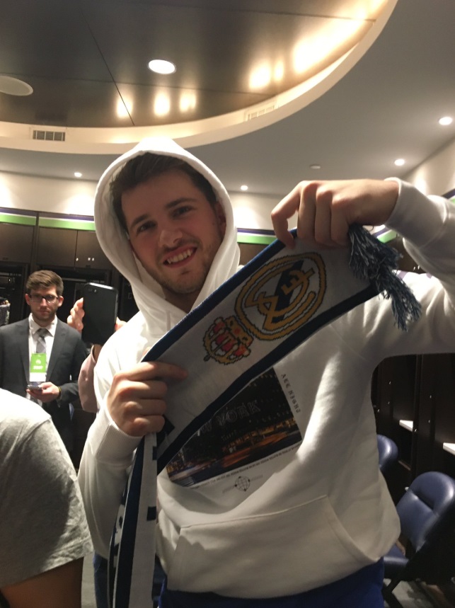 PHOTO Luka Doncic Holding A Real Madrid Flag