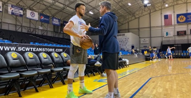 PHOTO Steph Curry Warming Up Inside Santa Cruz G League Facility Looks Odd