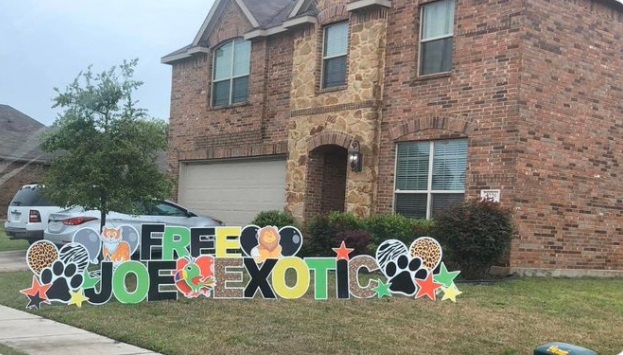 PHOTO Family Puts Free Joe Exotic Sign In Front Yard