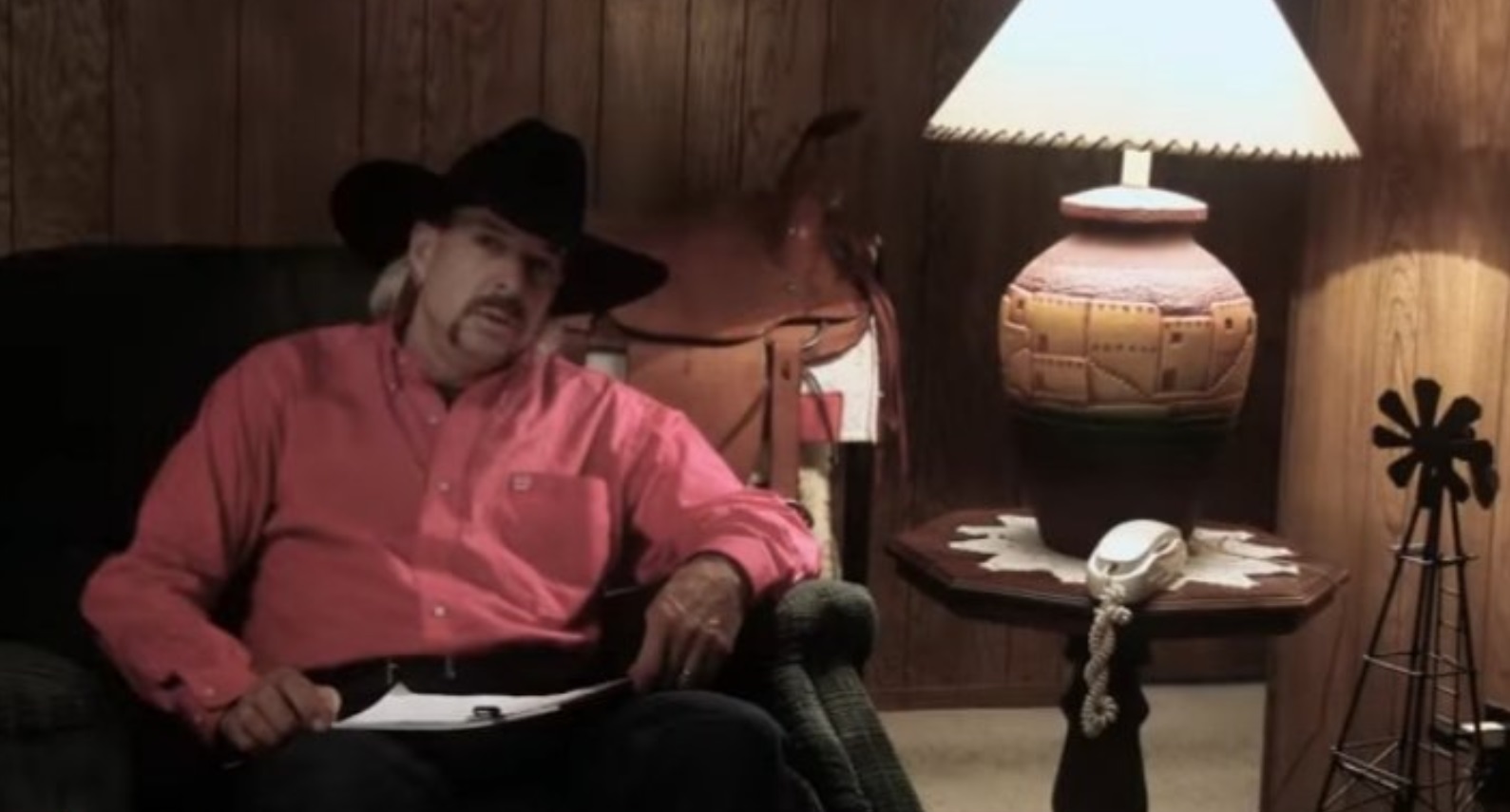 PHOTO Joe Exotic Chilling In His Living Room