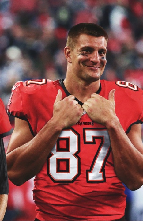 PHOTO Rob Gronkowski In A Tampa Bay Buccaneers Uniform
