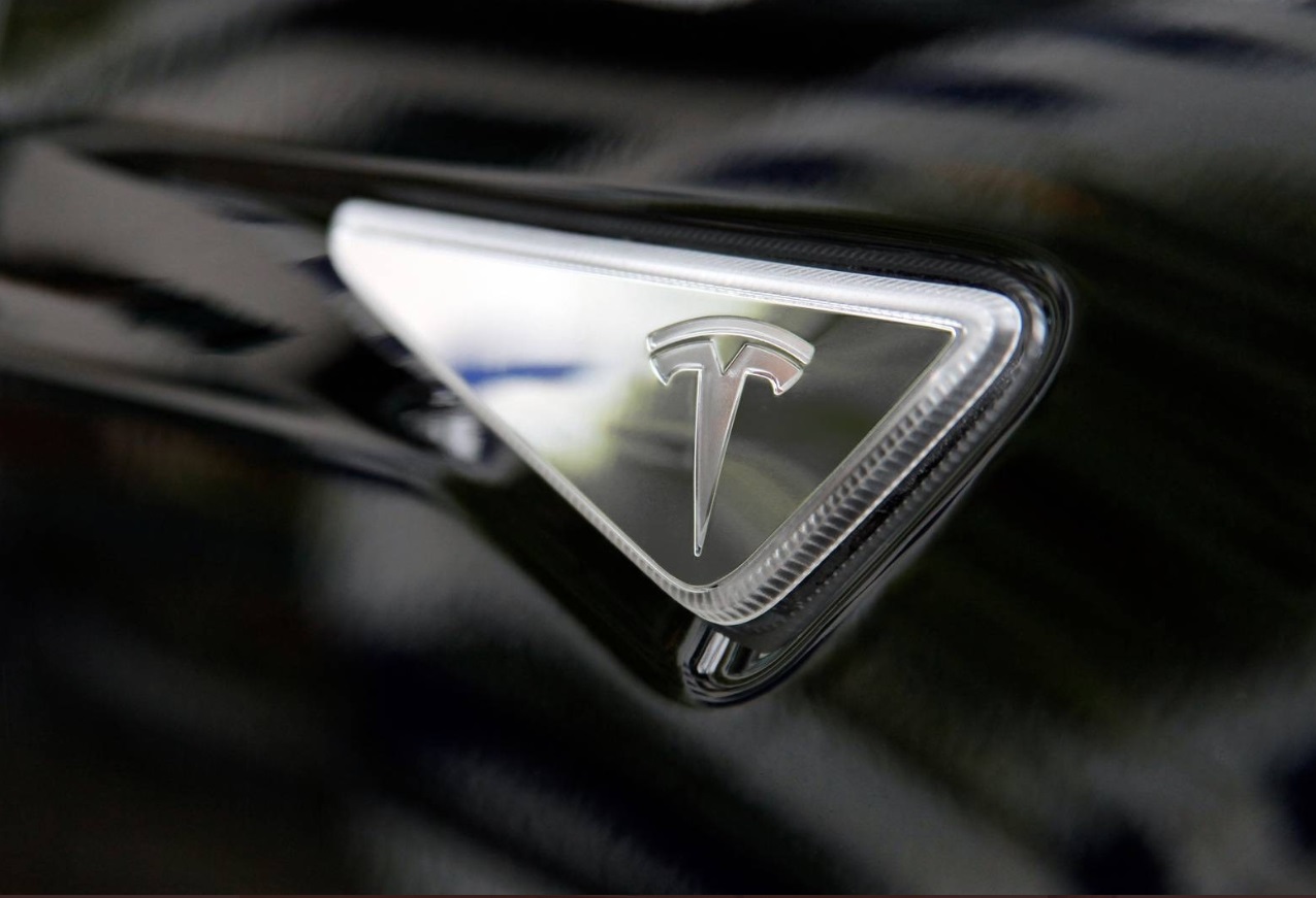 PHOTO Tesla Cybertruck Logo On Belt