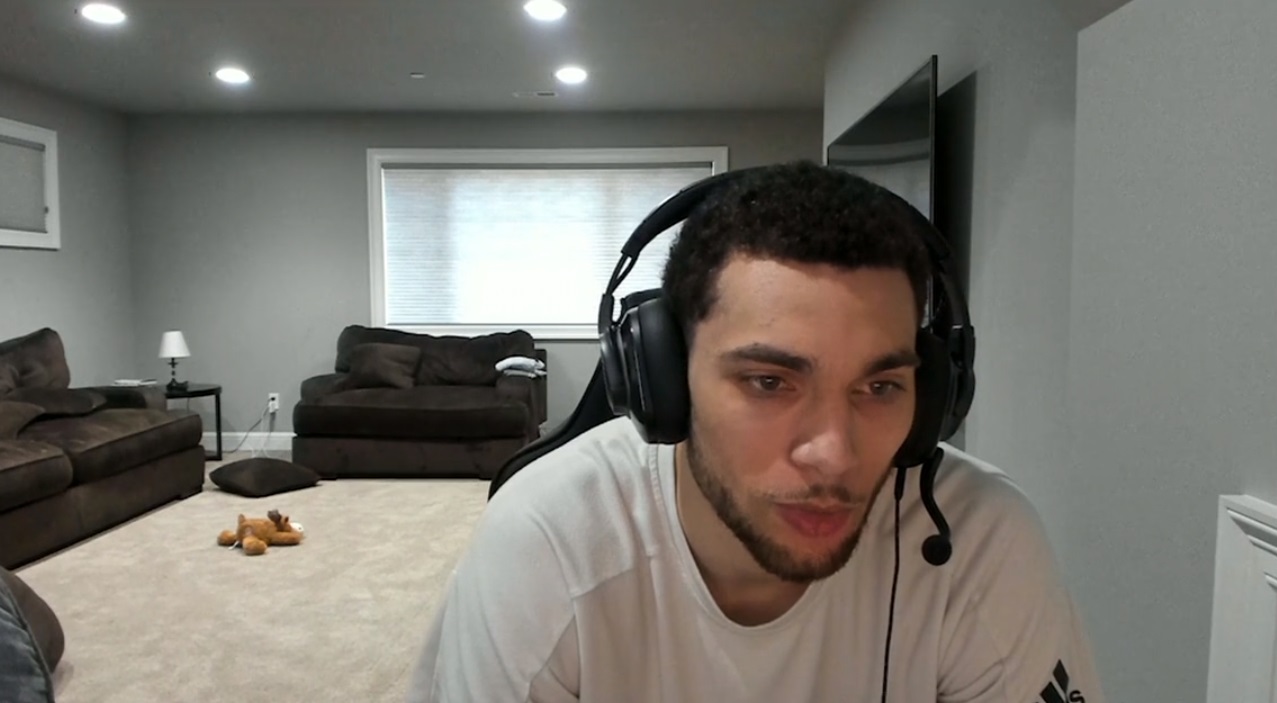 PHOTO Zach LaVine Playing In 2K Tourney On Tiny Monitor In Huge Manison