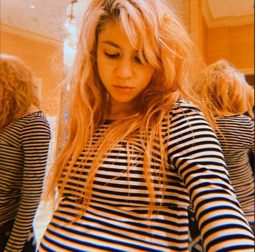 PHOTO Elon Musk's Pregnant Girlfriend