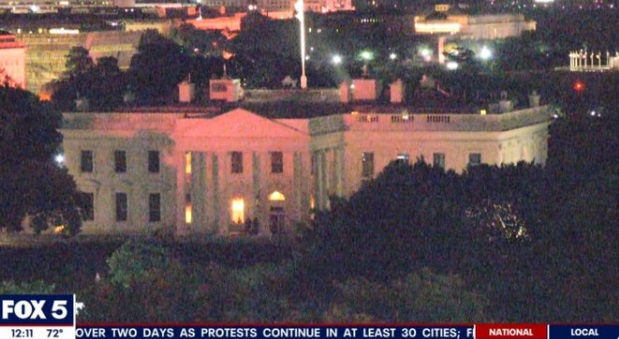 PHOTO Emergency Lights Shining Off Of A Darkened White House