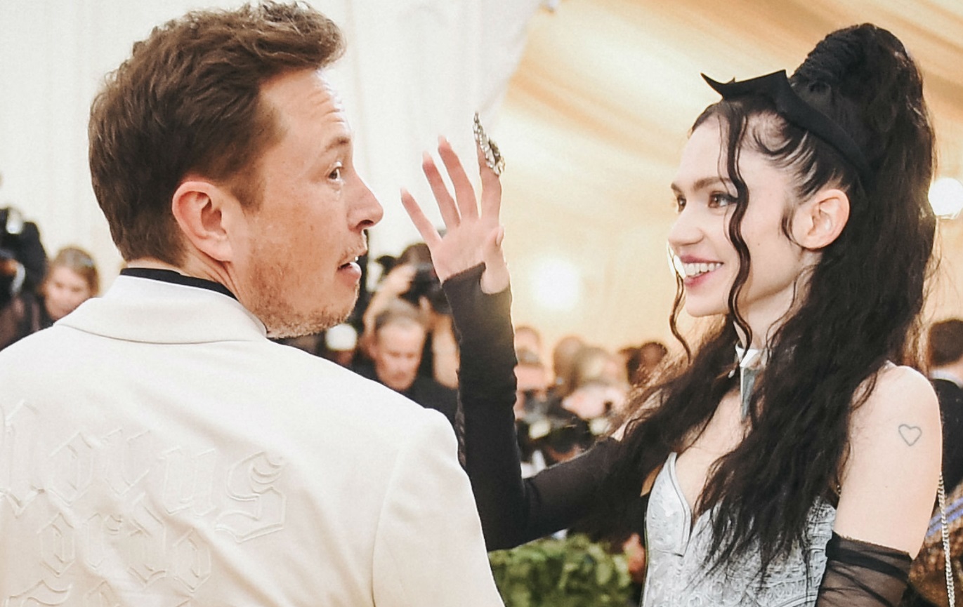 PHOTO Grimes Looking Deep Into Elon Musk's Eyes
