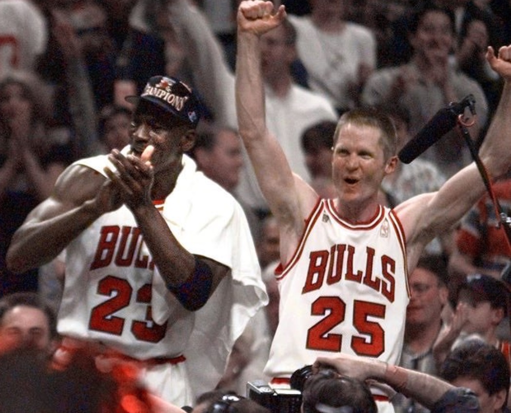 PHOTO Steve Kerr Flexing In Michael Jordan's Face