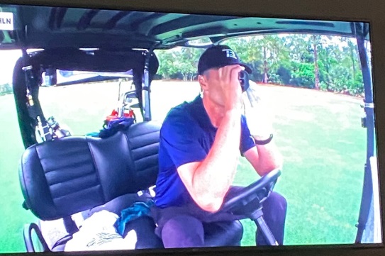PHOTO Tom Brady Using Binoculars To Examine The Golf Course