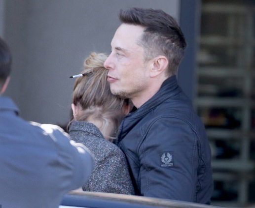 PHOTO Elon Musk Hugging Amber Heard