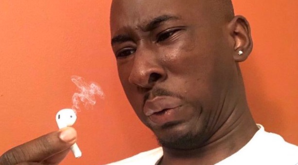 PHOTO Apple Airpod On Fire After Snoop Dogg Verzuz Battle