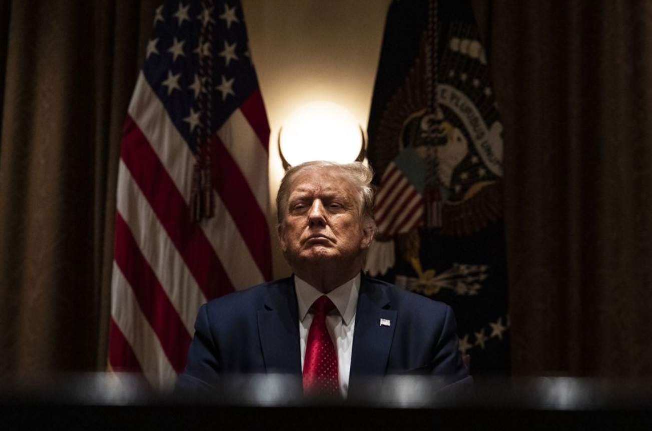 PHOTO Donald Trump With Devil Horns On His Head