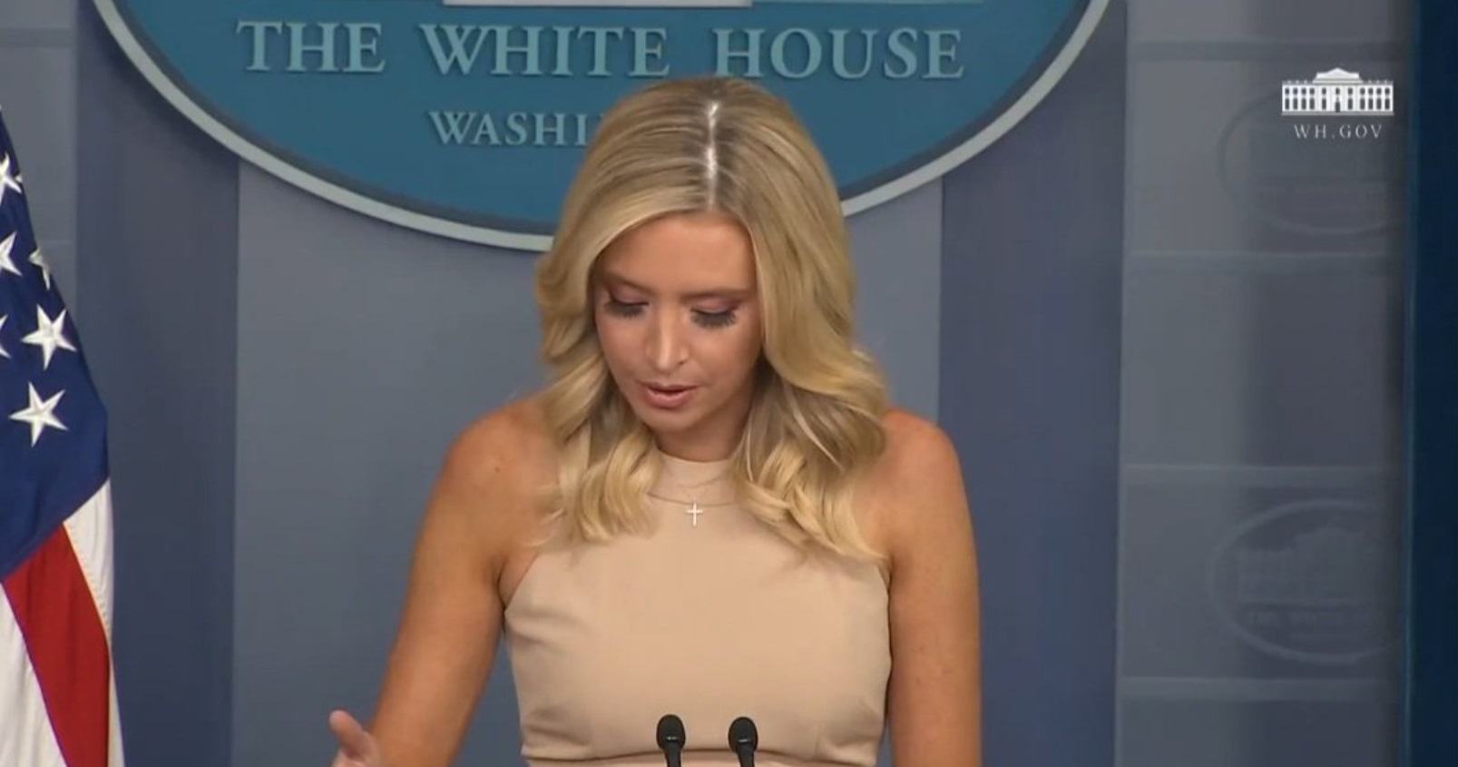 PHOTO Kayleigh McEnany Looks Bald With The Part In The Middle Of Her Head