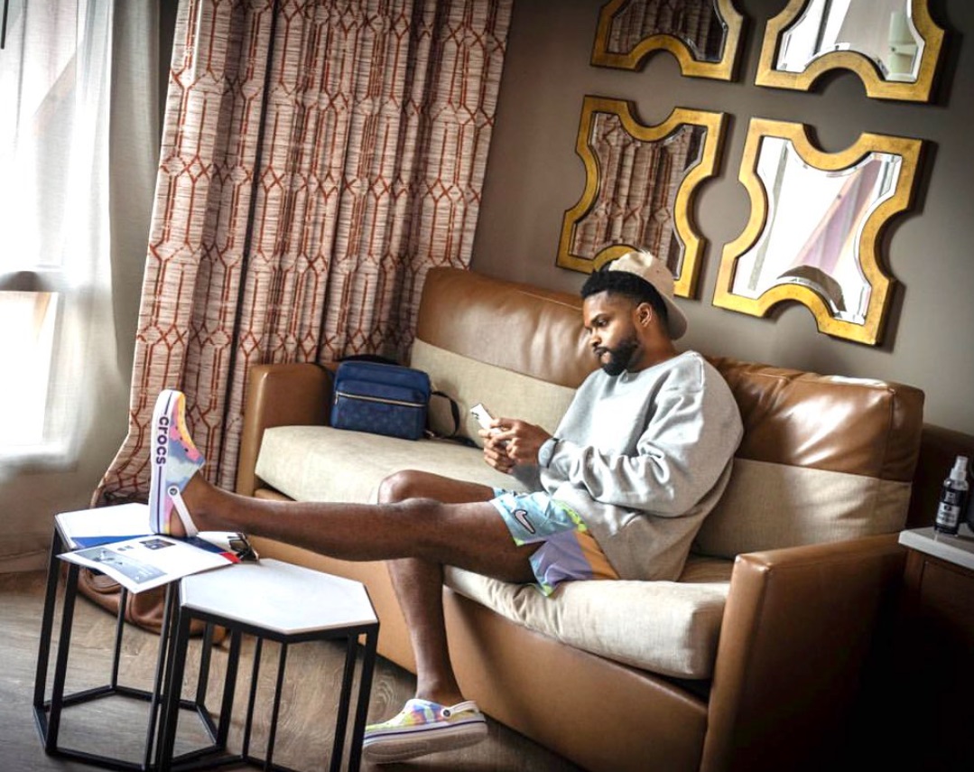 PHOTO Troy Daniels Sitting In His Hotel Room In Orlando Bored
