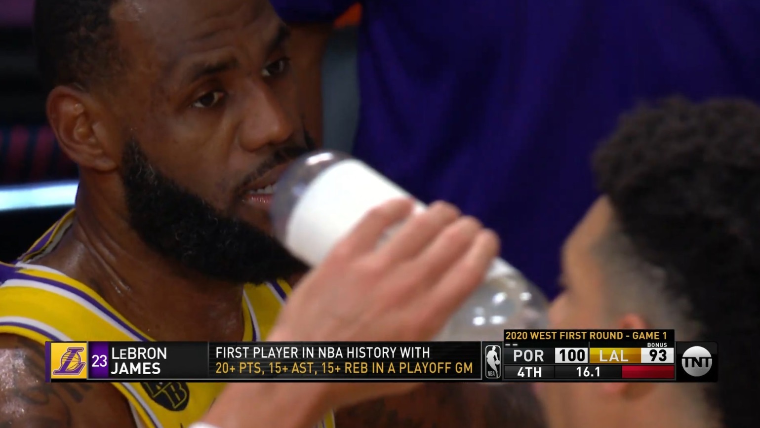 PHOTO Danny Green Drinking Out Of An Unlabeled Water Bottle