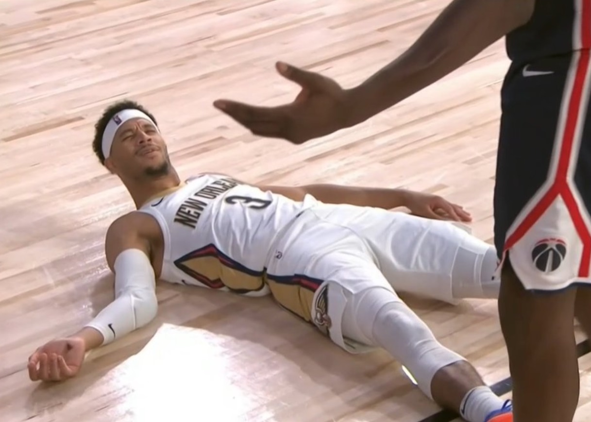 PHOTO Josh Hart Looking At Thomas Bryant Like WTF Man After He Fouls Hart