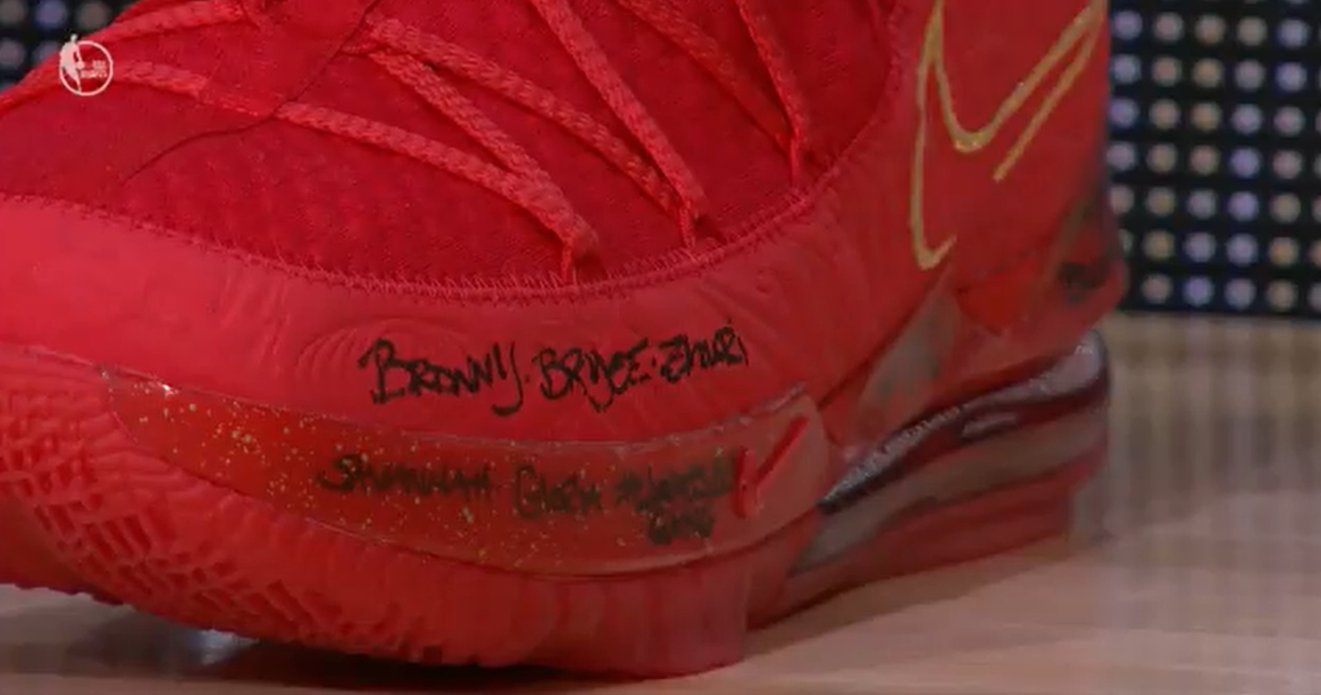 PHOTO Lebron Wrote The Names Of His Family Members On his Shoes For Lakers Raptors Game