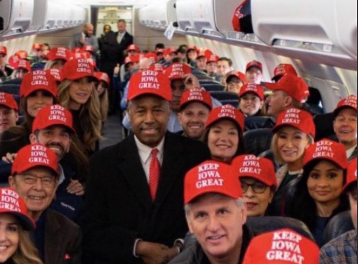 PHOTO Entire Plane Filled With People Wearing Make America Great Again Hats
