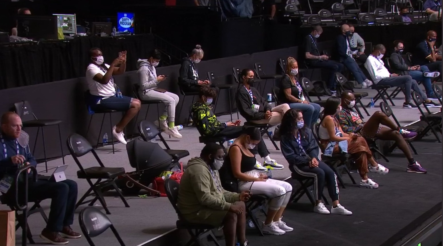 PHOTO No Children In The Clippers Family Section